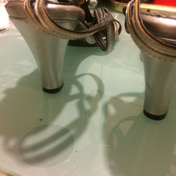 Shoes - Picture 3 of 4